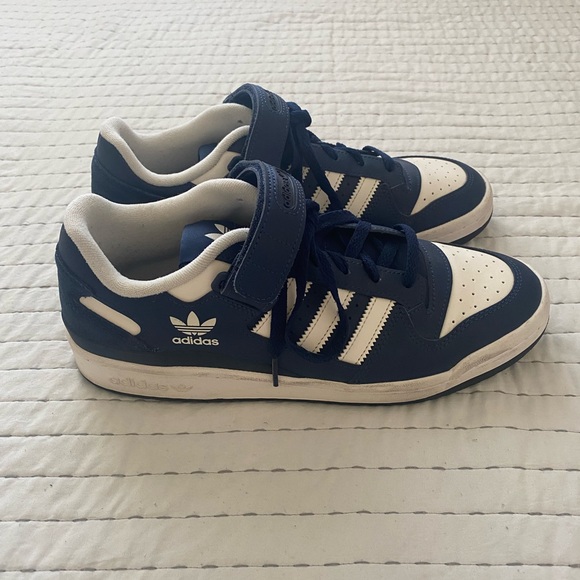 Adidas Forum Low Blue and White Sneakers. - Picture 1 of 8